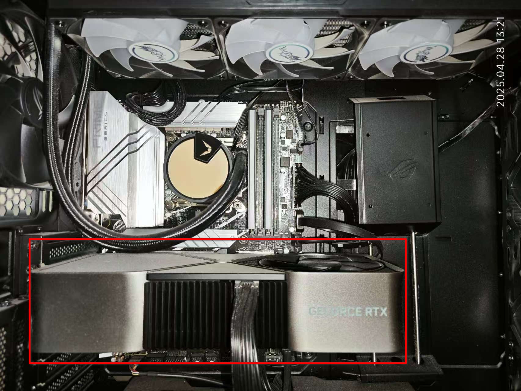 显卡，这里是一块NVIDIA的RTX 4080